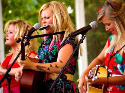 Cookies And Beans Guitars Tattoo Show Blondes