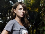 Natalie Portman Brunette Shirt Face Trees