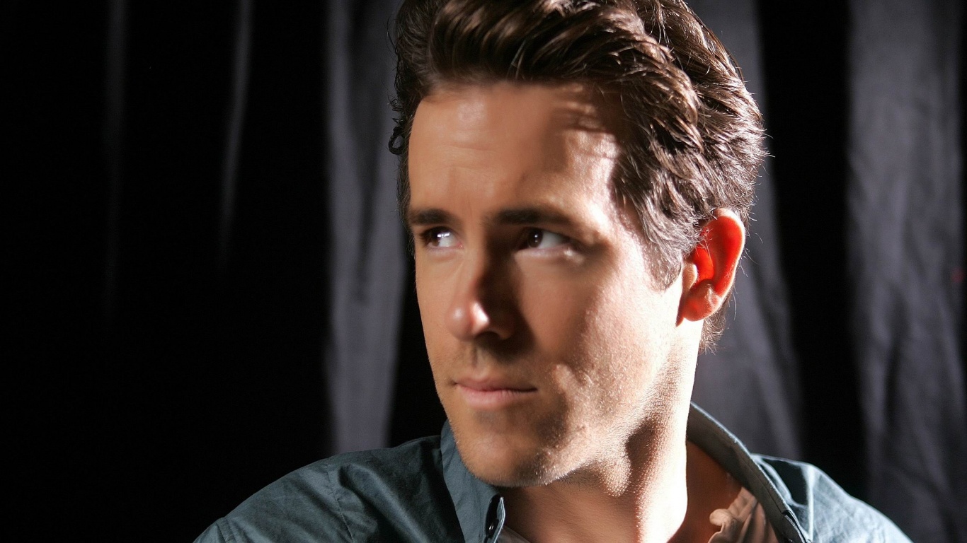 Actor Ryan Reynolds Male Celebrity