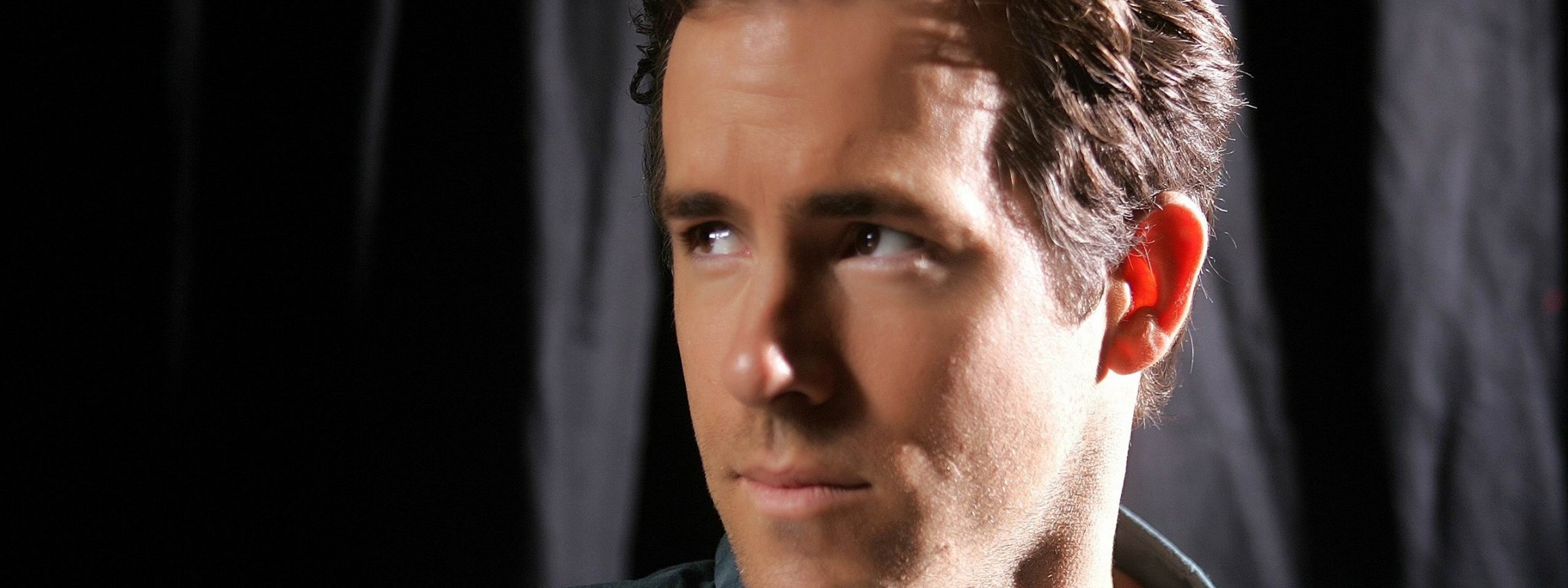 Actor Ryan Reynolds Male Celebrity