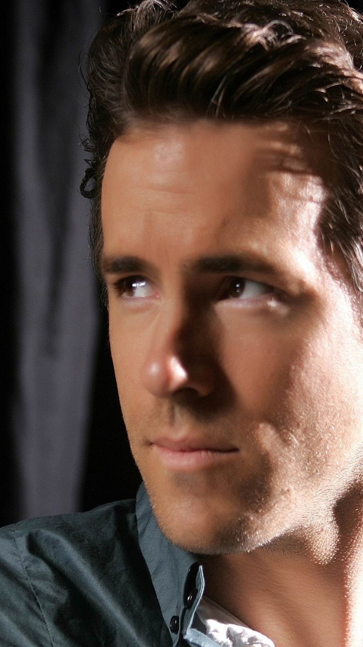 Actor Ryan Reynolds Male Celebrity