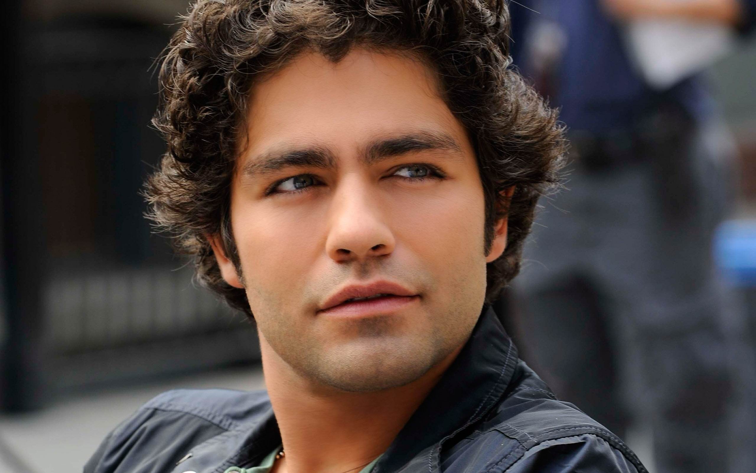 Adrian Grenier Zeusbo