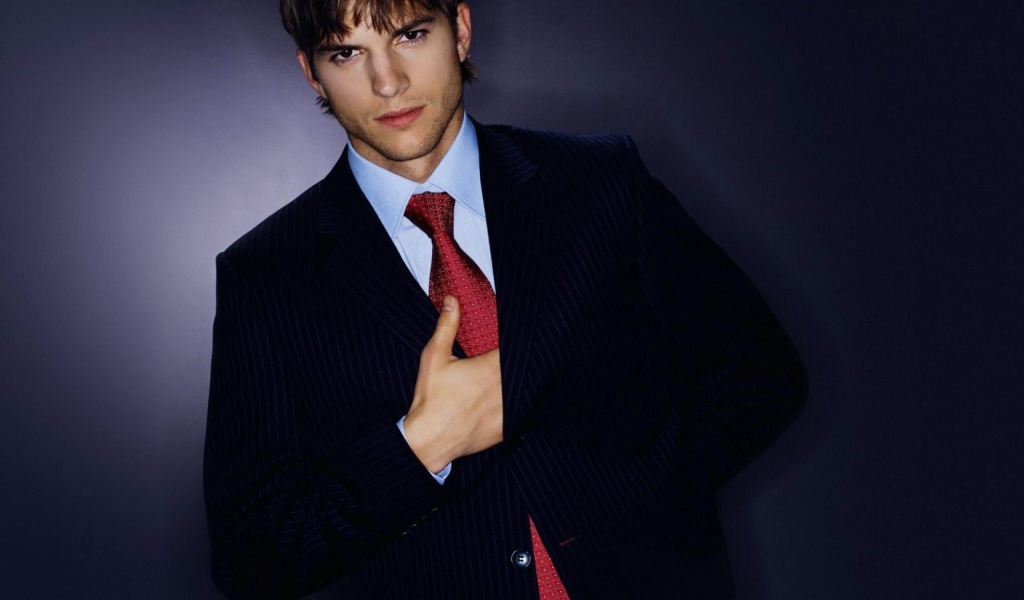 Ashton Kutcher American Star Tall Figure Handsome Face Gentleman