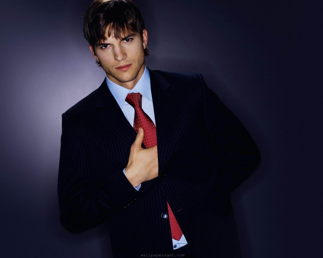 Ashton Kutcher American Star Tall Figure Handsome Face Gentleman