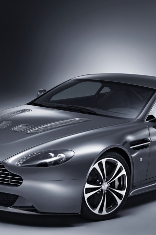 Aston Martin V12 Vantage 2