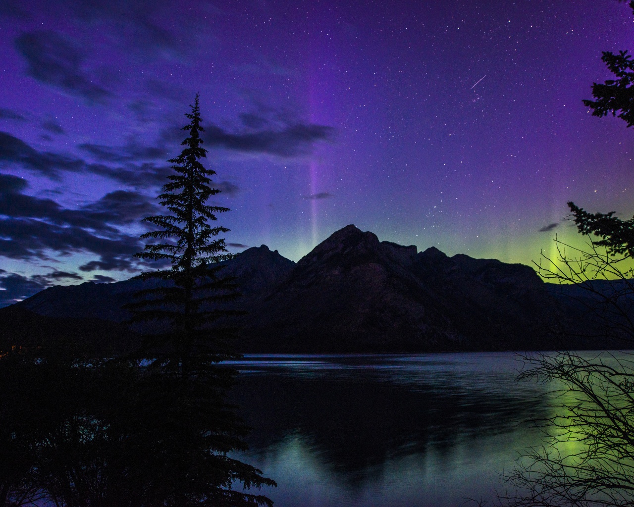 Aurora Light Over Banff Park-Canada