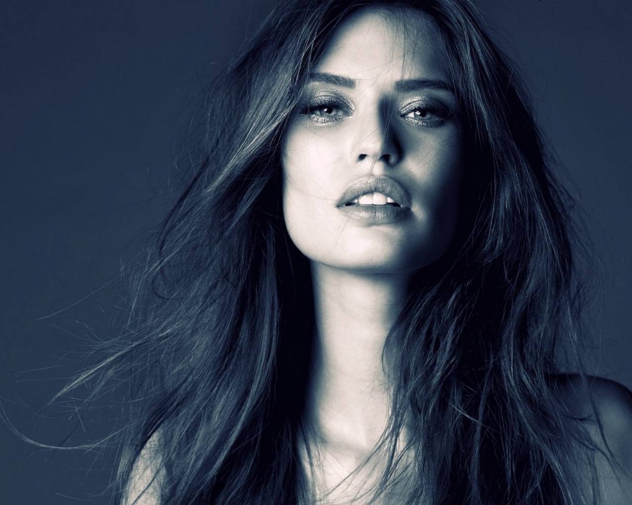 Bianca Balti Celebrity Look