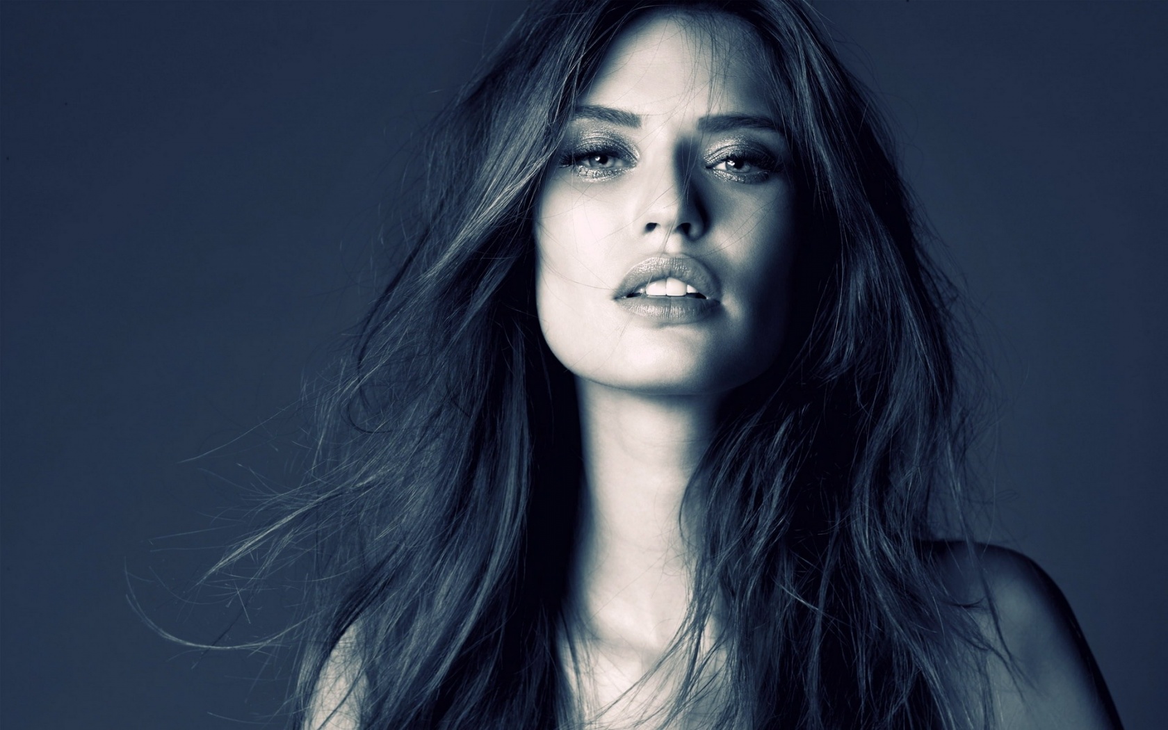 Bianca Balti Celebrity Look