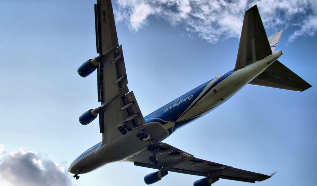 Boeing 747 Flying Clouds