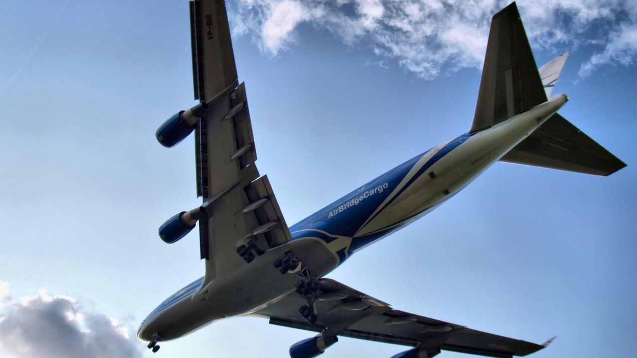 Boeing 747 Flying Clouds