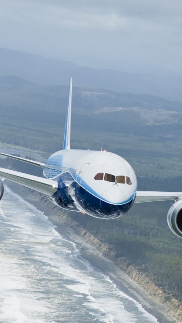 Boeing 787 Dreamliner Flying