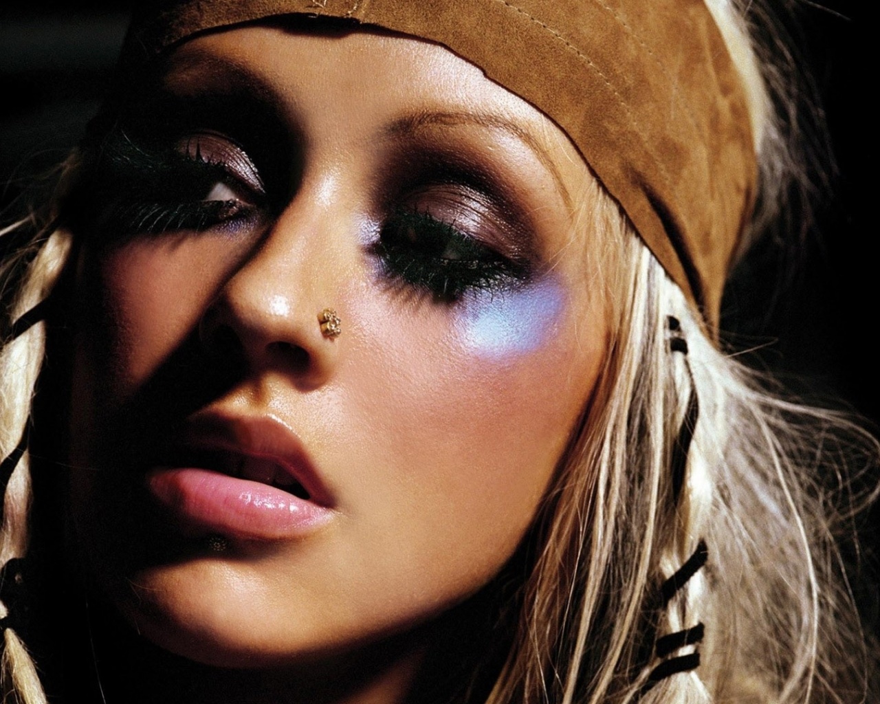 Christina Aguilera Face Make Up Piercing Lips