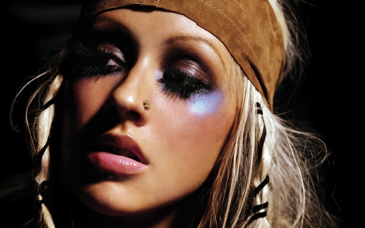 Christina Aguilera Face Make Up Piercing Lips