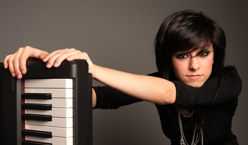 Christina Grimmie Keys Girl Brunette Hands