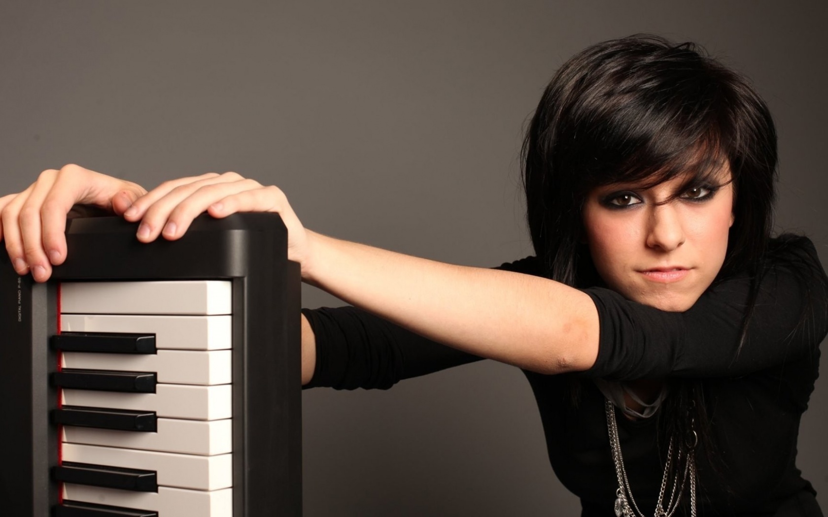 Christina Grimmie Keys Girl Brunette Hands