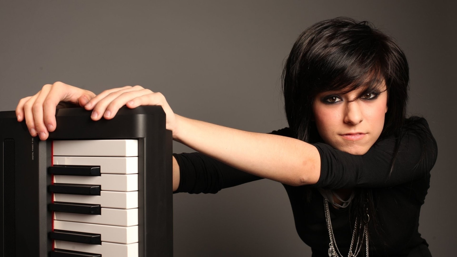 Christina Grimmie Keys Girl Brunette Hands