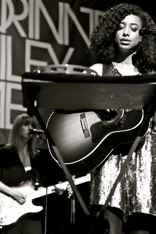 Corinne Bailey Rae Guitar Show Girls Scene