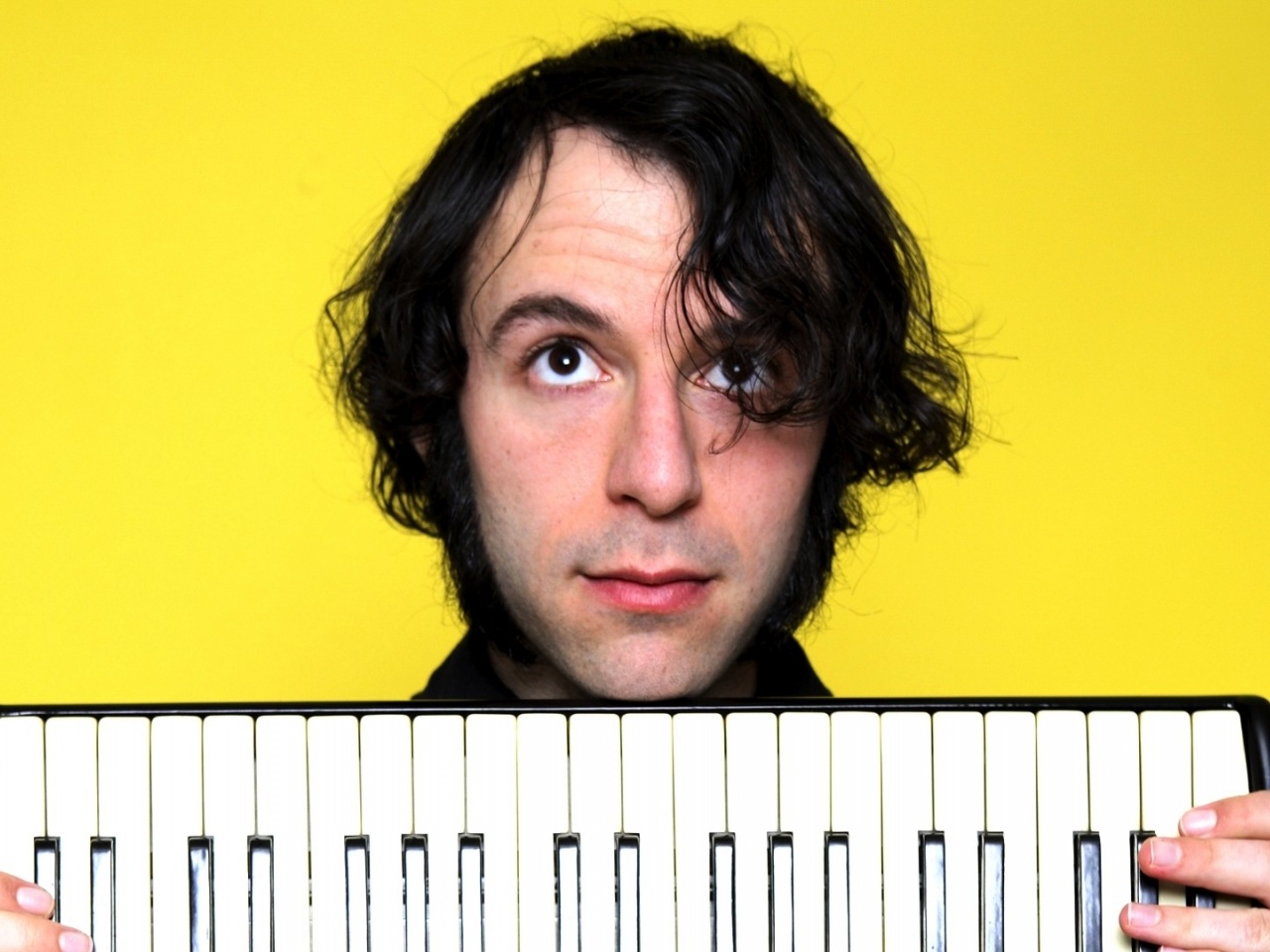 Daedelus Face Keys Hands Look