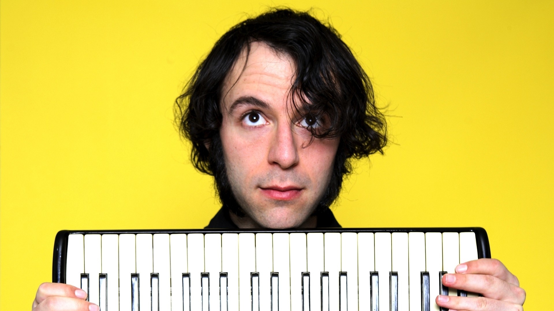 Daedelus Face Keys Hands Look