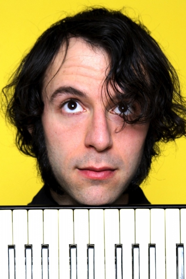 Daedelus Face Keys Hands Look