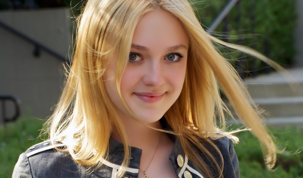 Dakota Fanning Actor Celebrity Blond