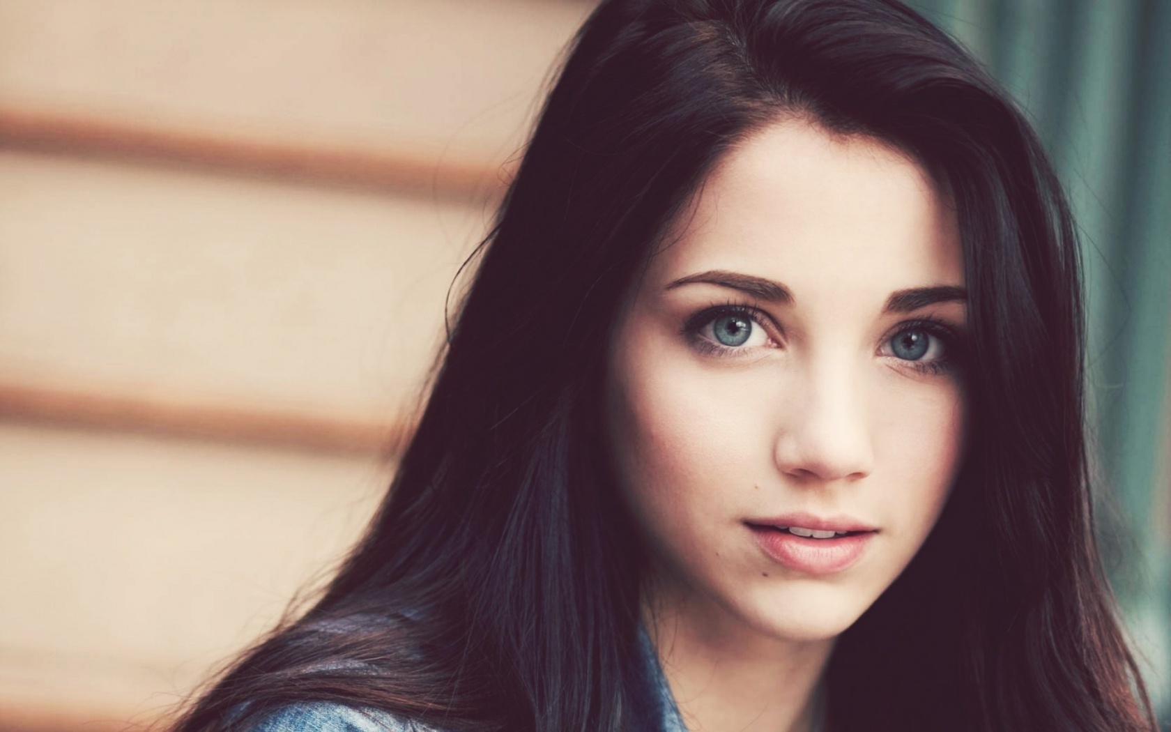 Emily Rudd Brunette Blue Eyes Face Hair Eyes