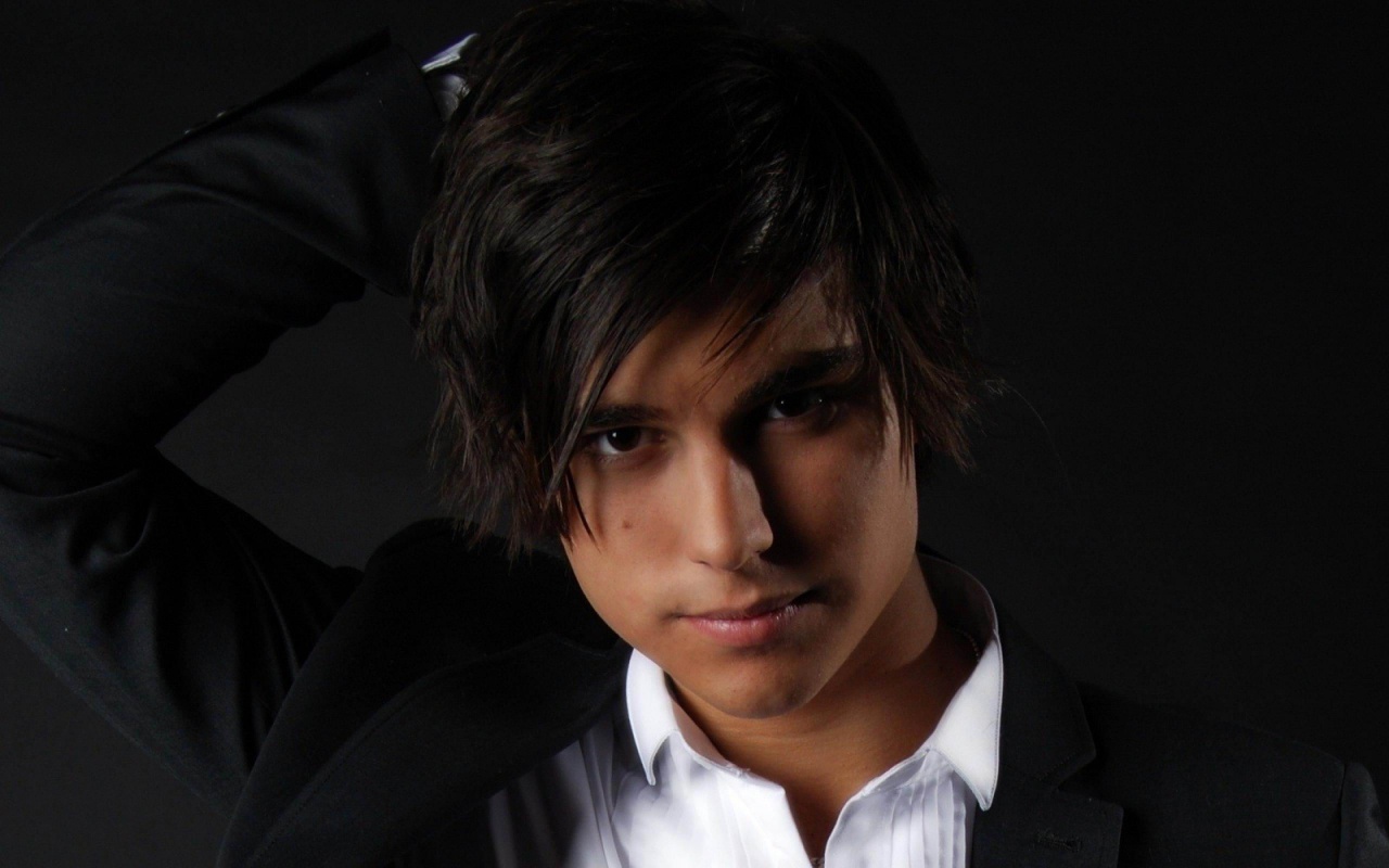 Eric Saade Singer Host