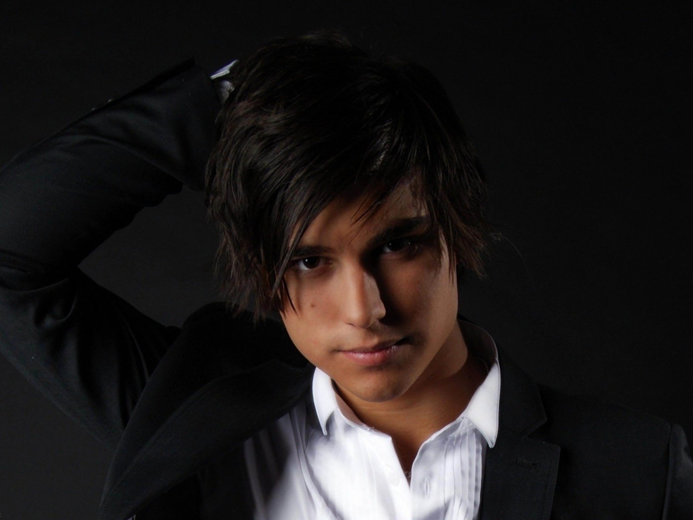 Eric Saade Singer Host