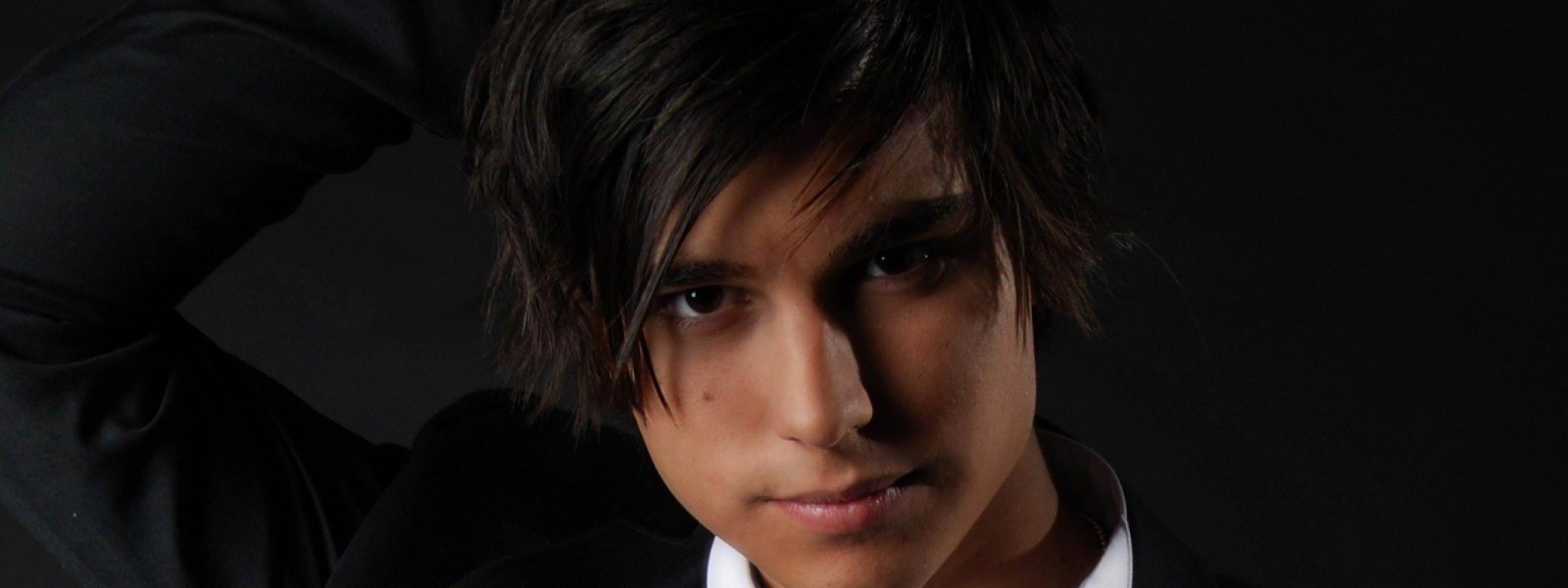 Eric Saade Singer Host