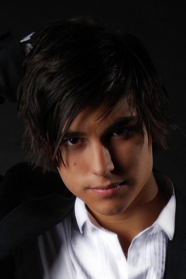 Eric Saade Singer Host