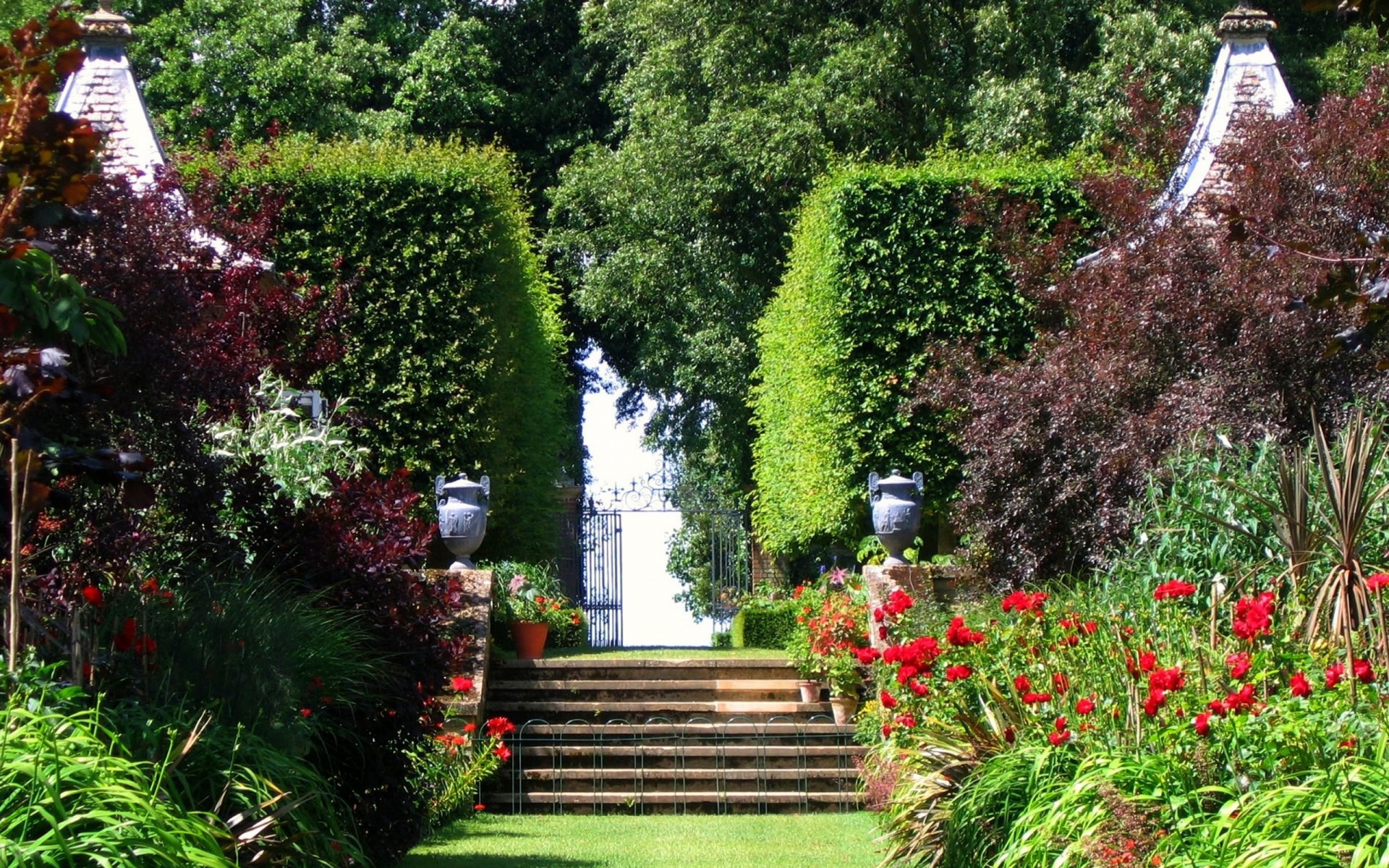 Famous Red Border At Hidcote Cotswolds