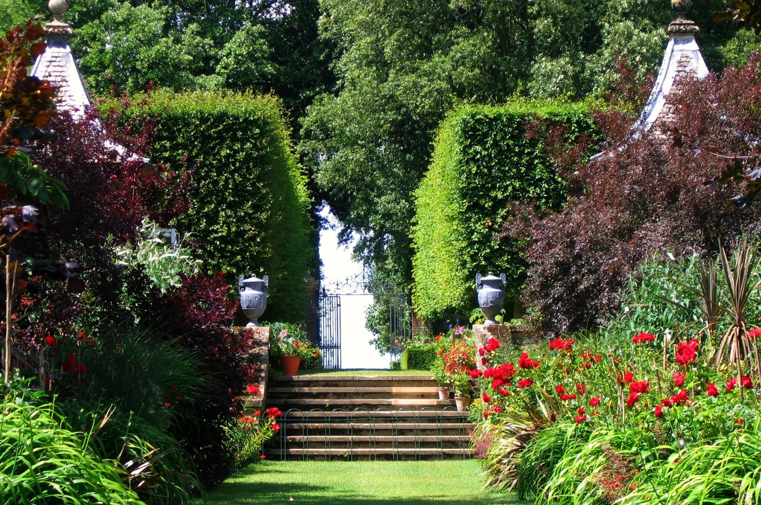 Famous Red Border At Hidcote Cotswolds