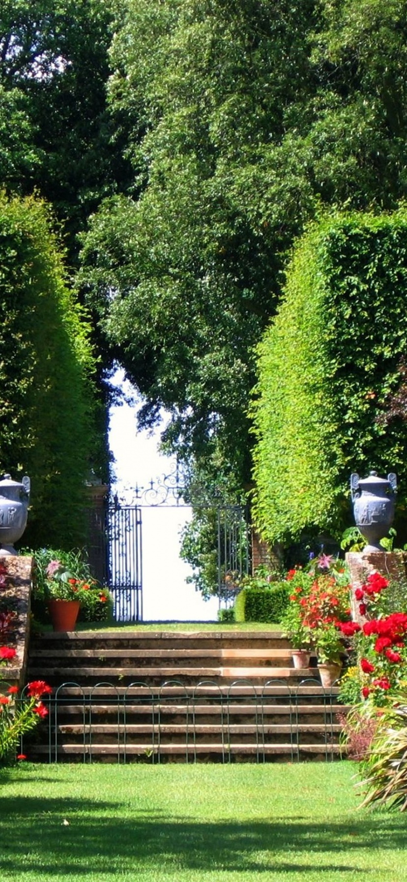 Famous Red Border At Hidcote Cotswolds