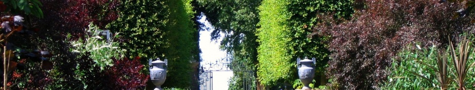 Famous Red Border At Hidcote Cotswolds