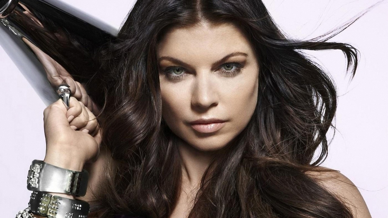 Fergie Face Bracelets Hair Brunette