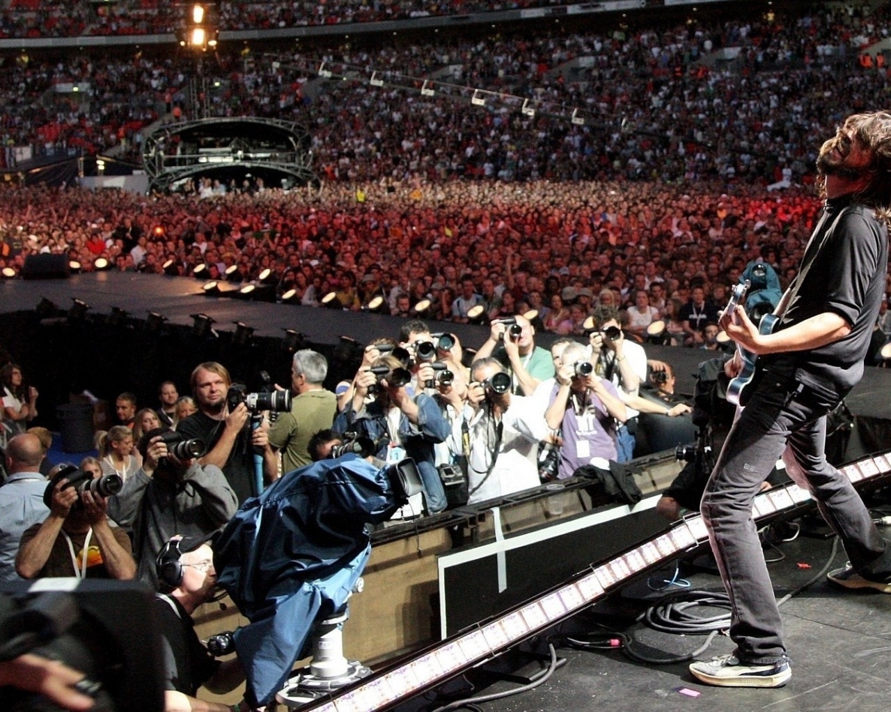 Foo Fighters Scene Stadium Concert Fans