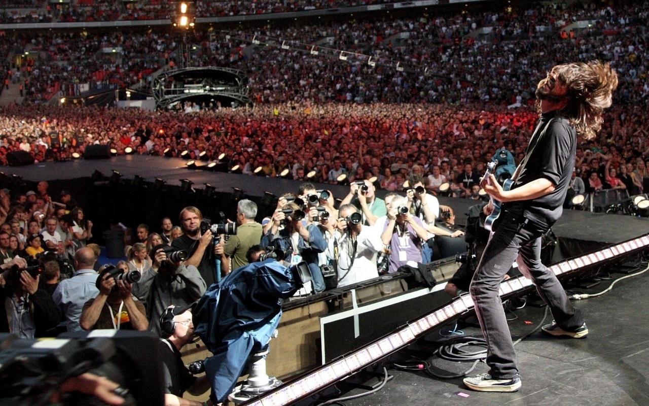 Foo Fighters Scene Stadium Concert Fans
