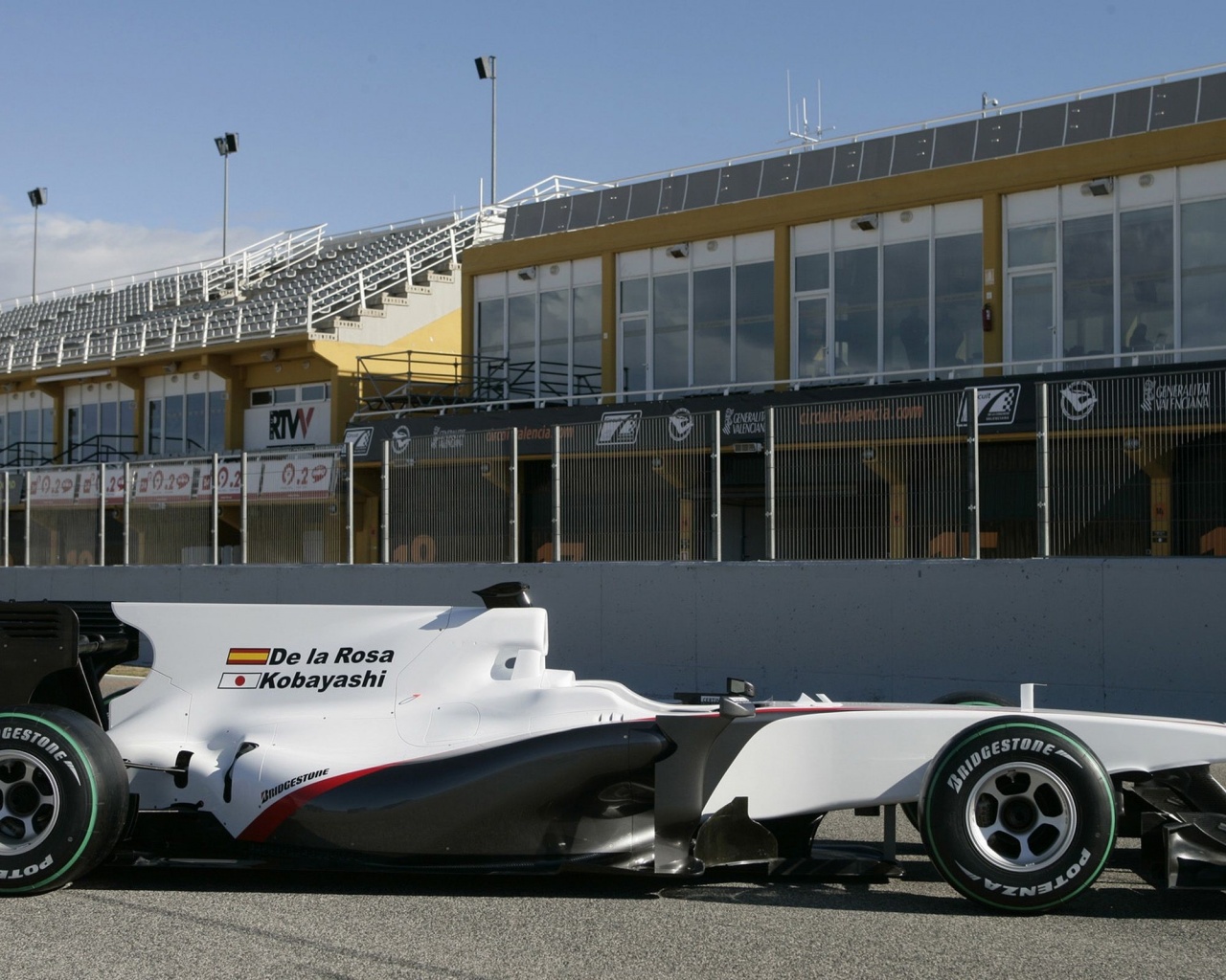 Formula One Bmw Sauber C29 Racing Flank