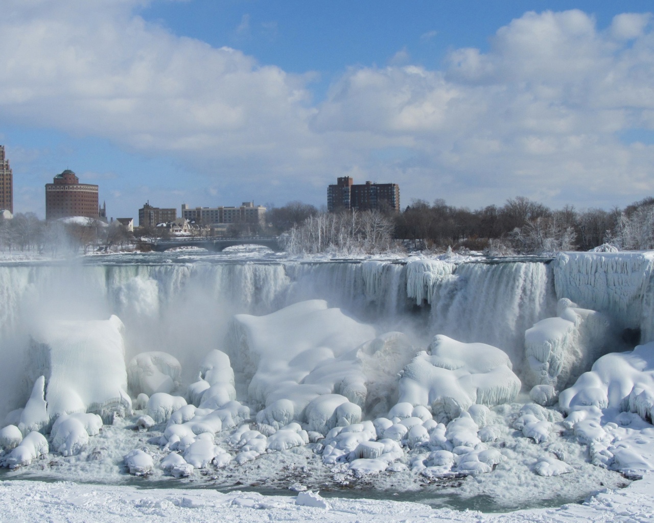 Frozen Niagara Falls 2014