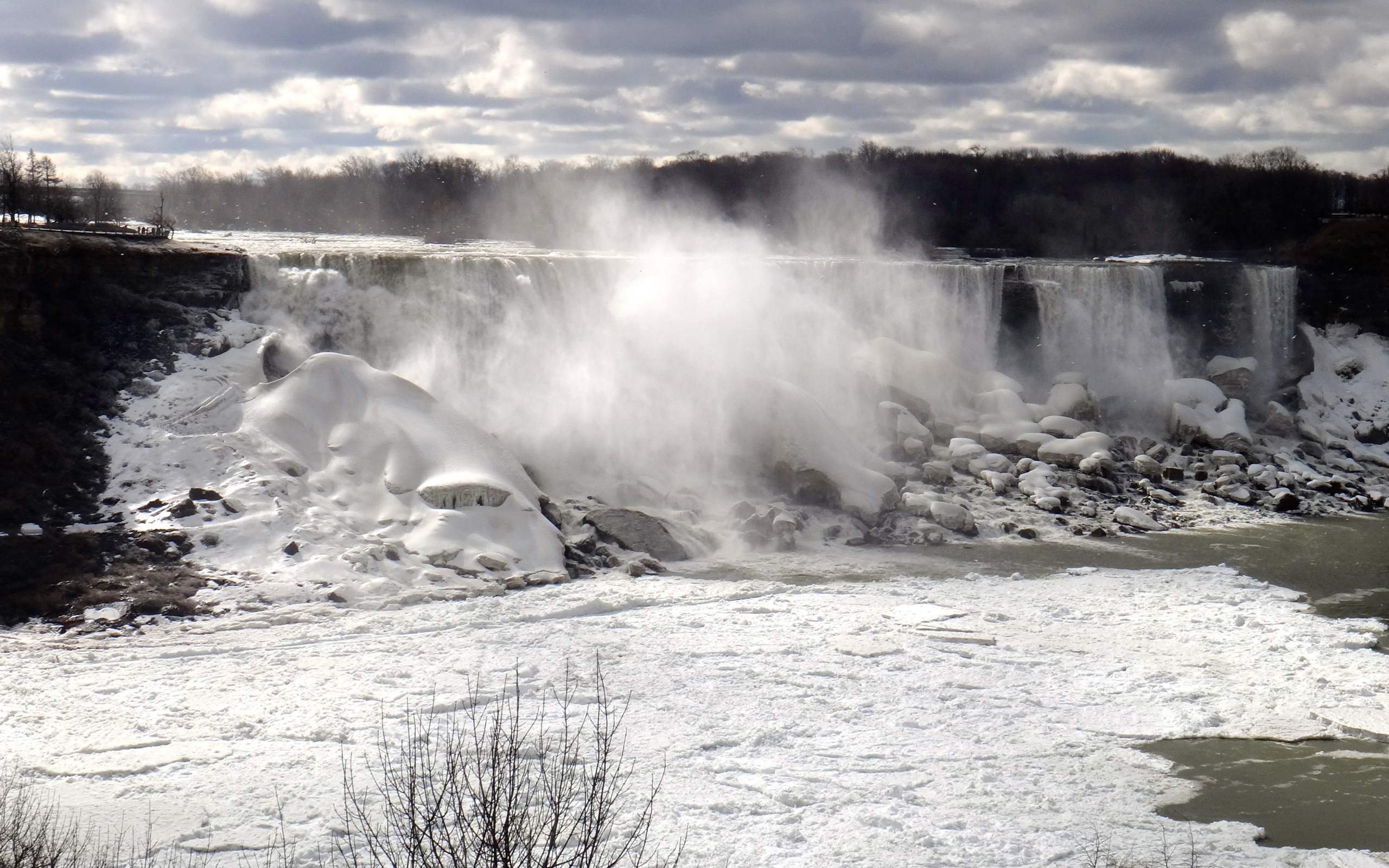 Frozen Niagara Falls