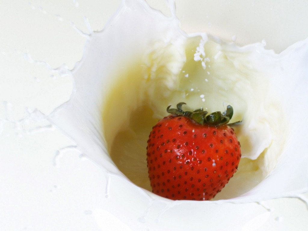 Fruits Milk Food Splash Strawberries