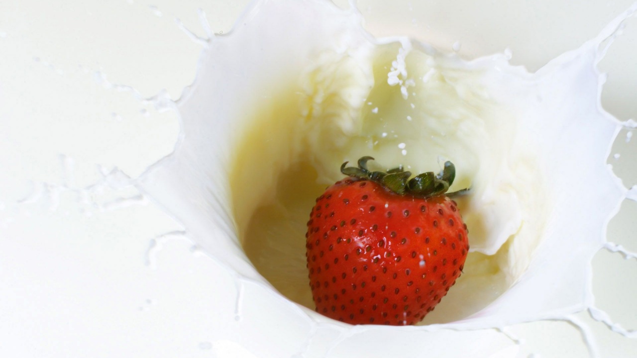 Fruits Milk Food Splash Strawberries