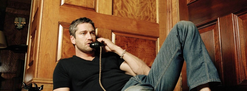 Gerard Butler Speaking On Phone