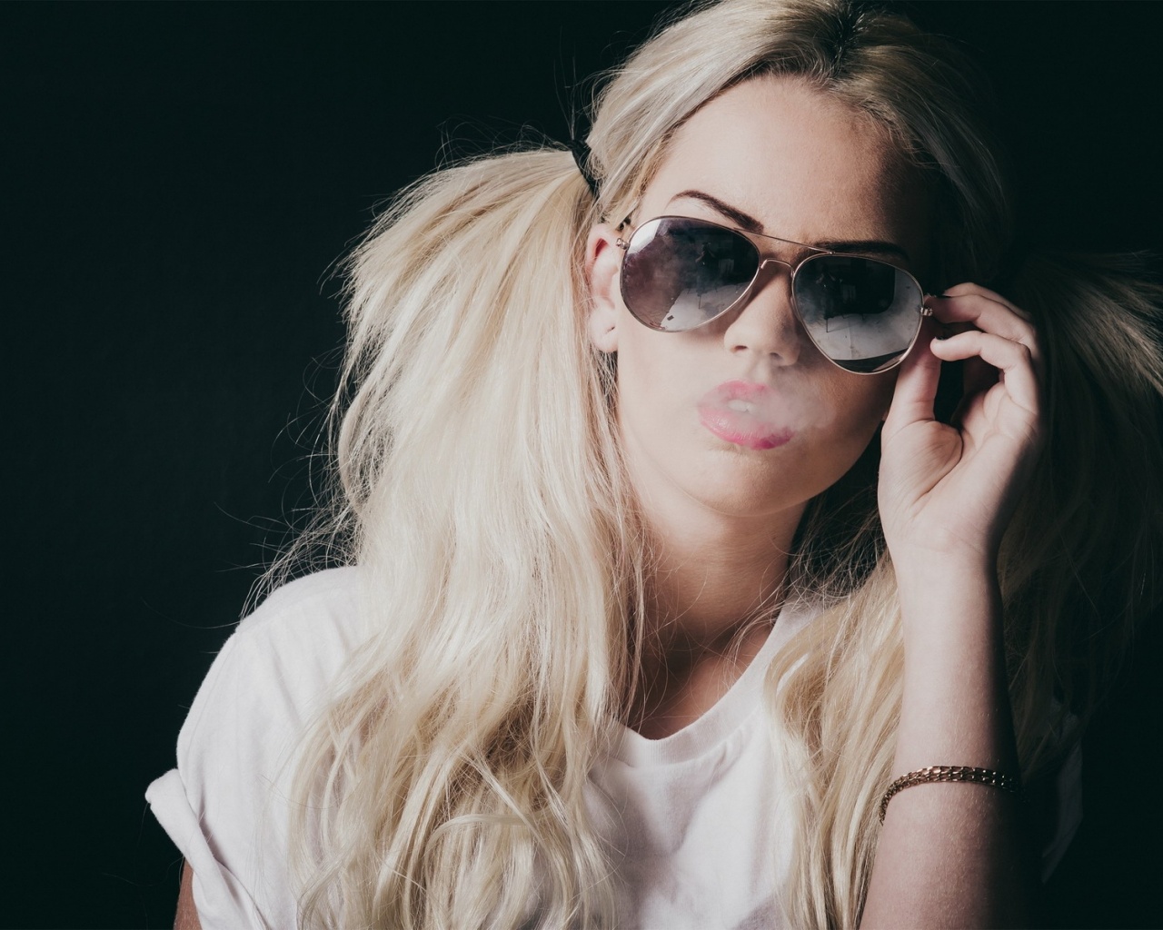 Girl Blonde Smoke Smoking Sunglasses Look Teenager