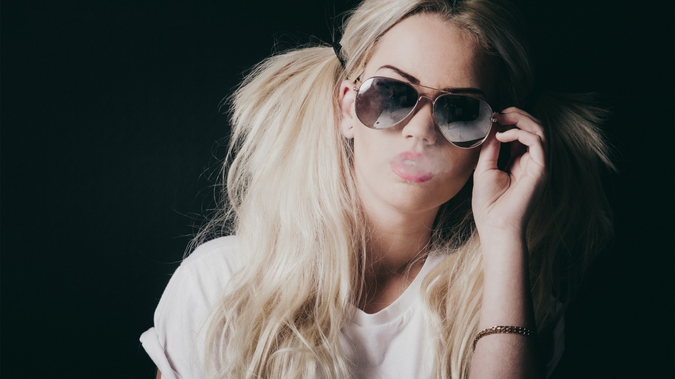 Girl Blonde Smoke Smoking Sunglasses Look Teenager