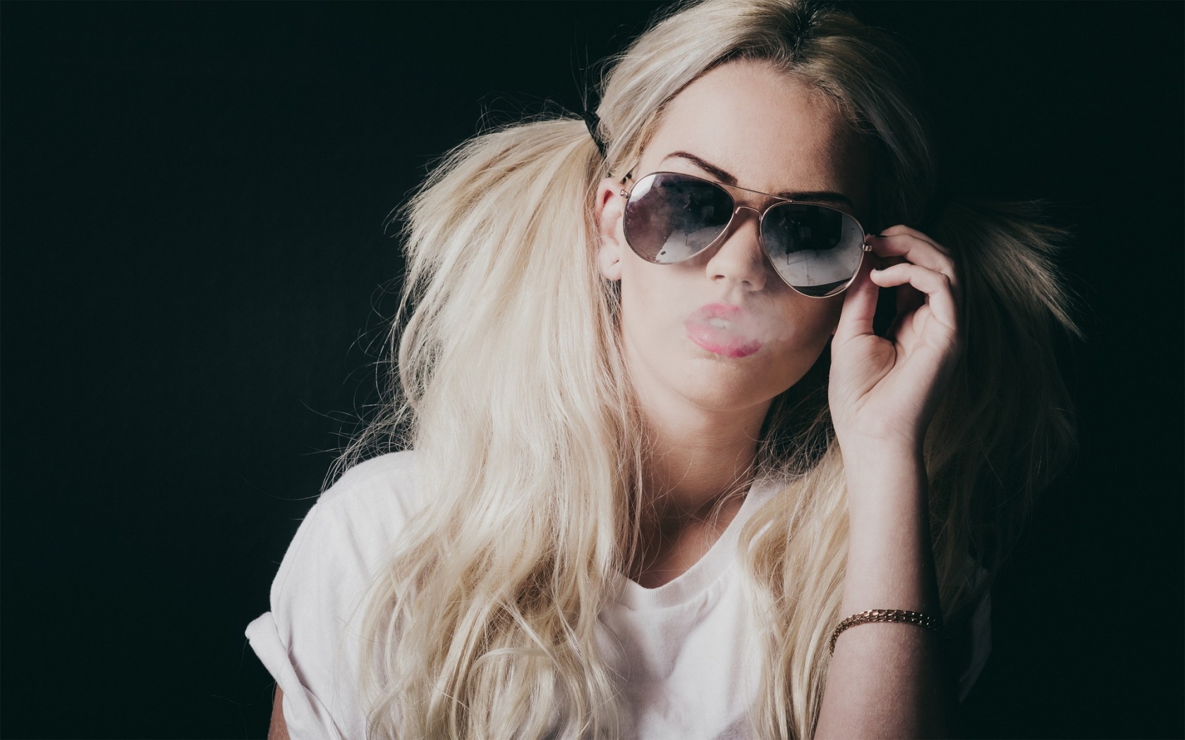 Girl Blonde Smoke Smoking Sunglasses Look Teenager