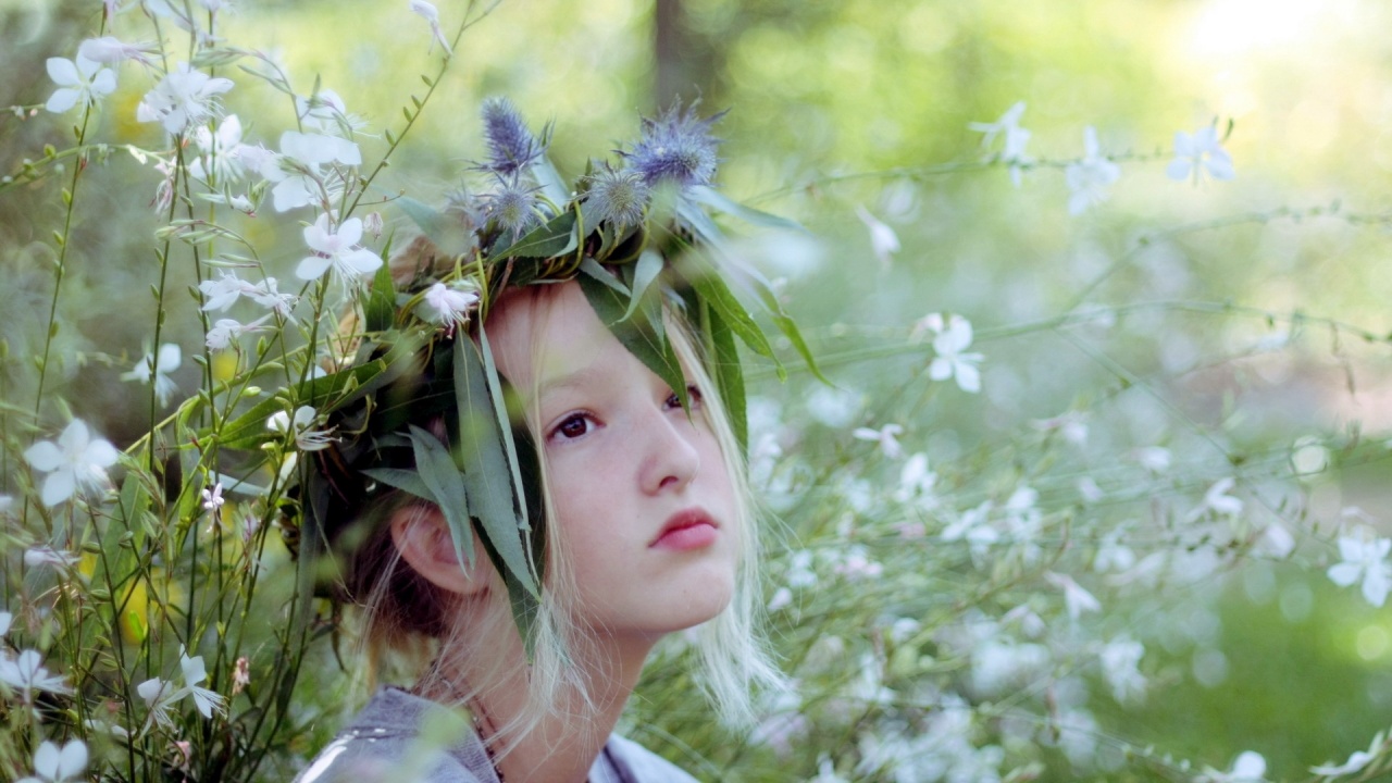 Girl Face Blonde Hair Crown Grass