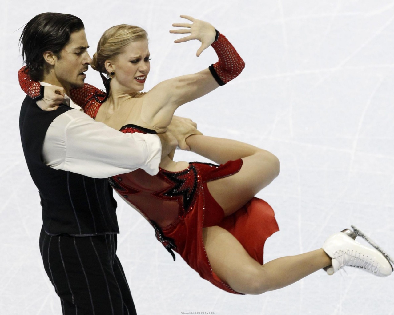 Ice Skating Canada Ice Dancer Kaitlyn Weaver Andrew Poje