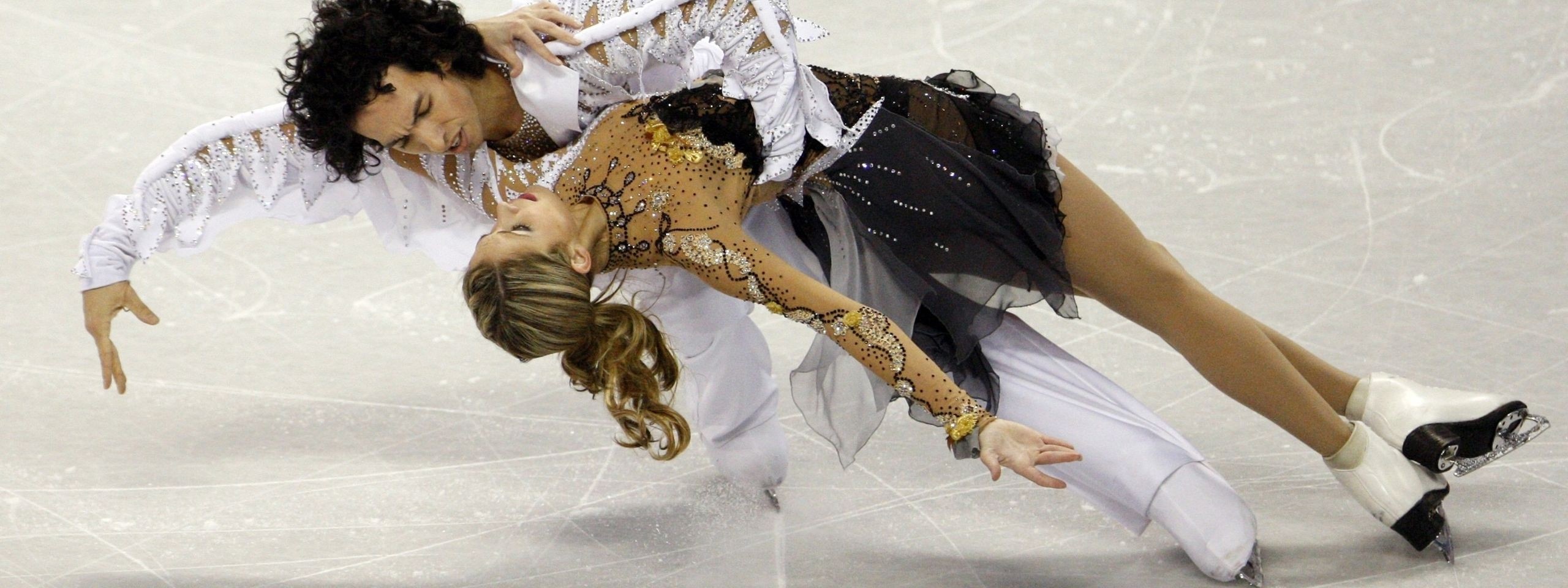 Ice Skating Canadians Tessa Virtue And Scott Moir Figure Skater