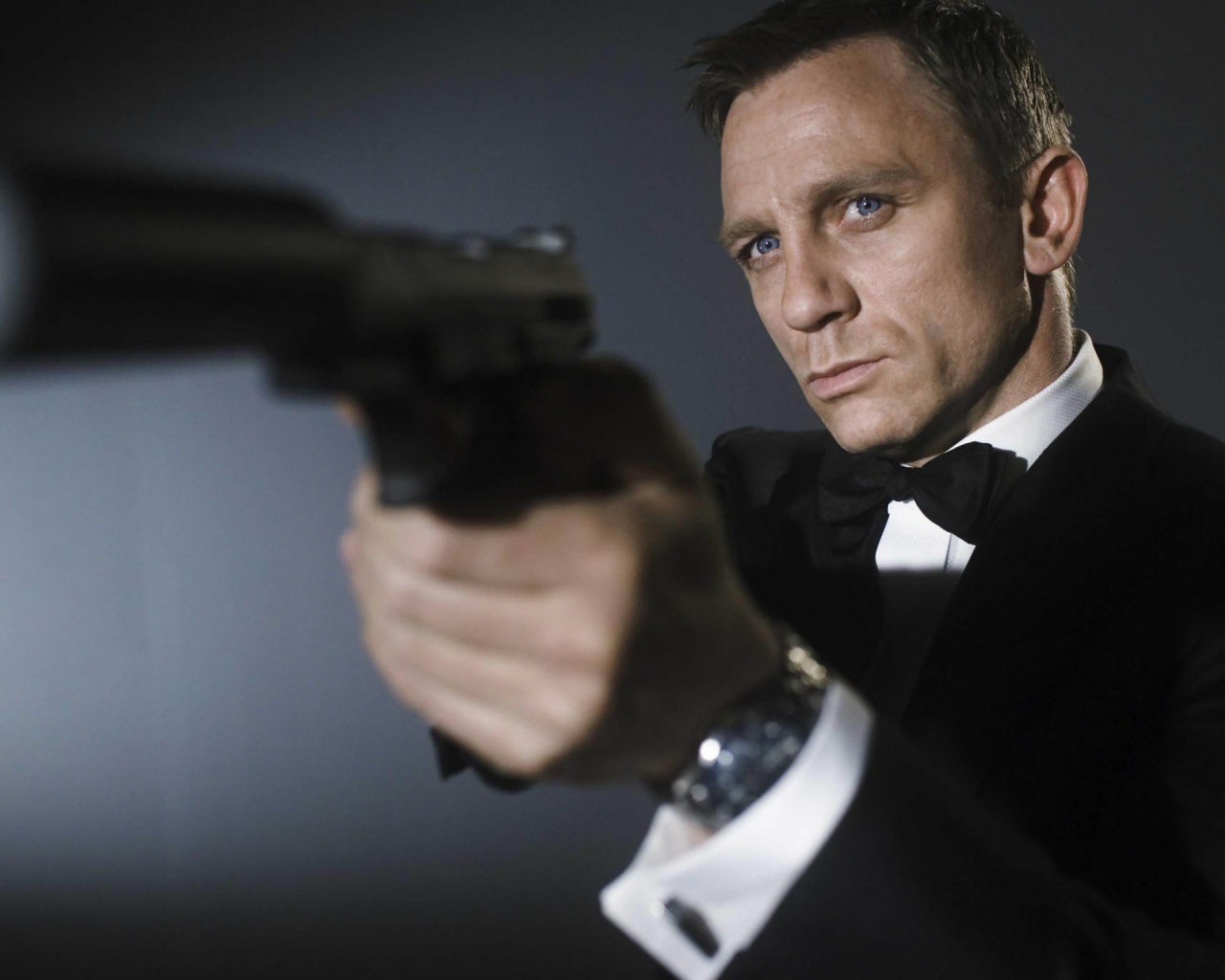 James Bond Actor Weapons Gun Movie